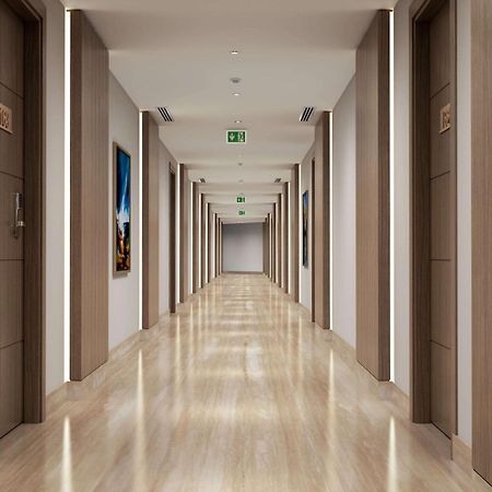 Doubletree By Hilton Doha Downtown Hotel Buitenkant foto A corridor