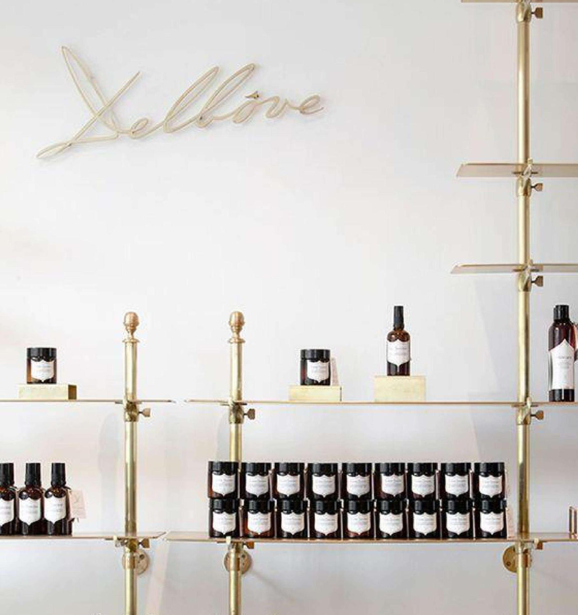 Doubletree By Hilton Doha Downtown Hotel Buitenkant foto Aesop products