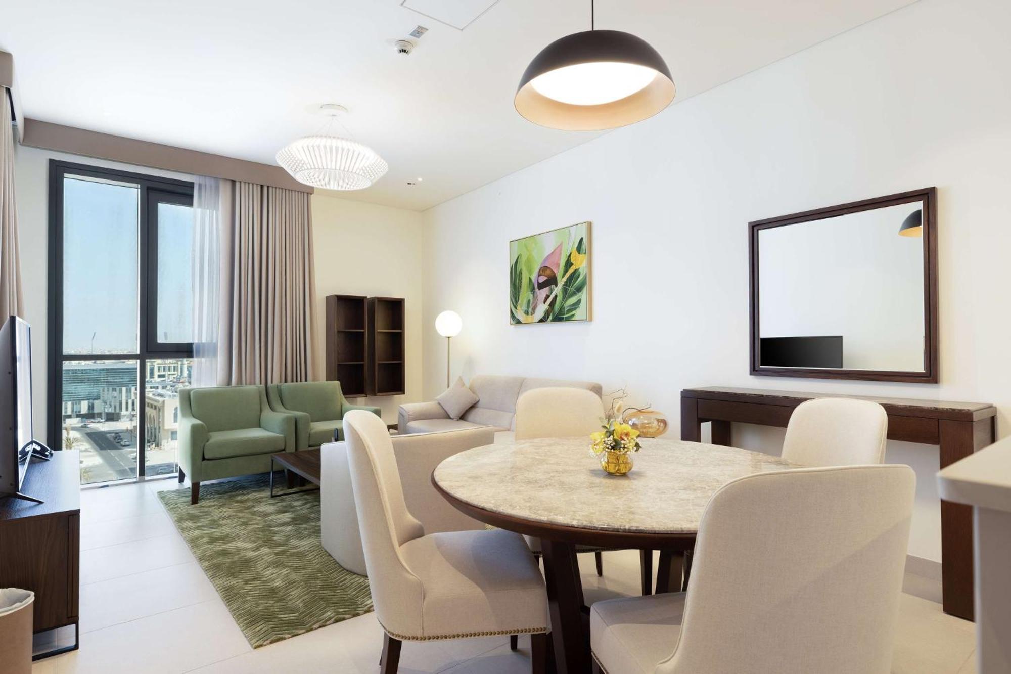 Doubletree By Hilton Doha Downtown Hotel Buitenkant foto A living room in a typical apartment