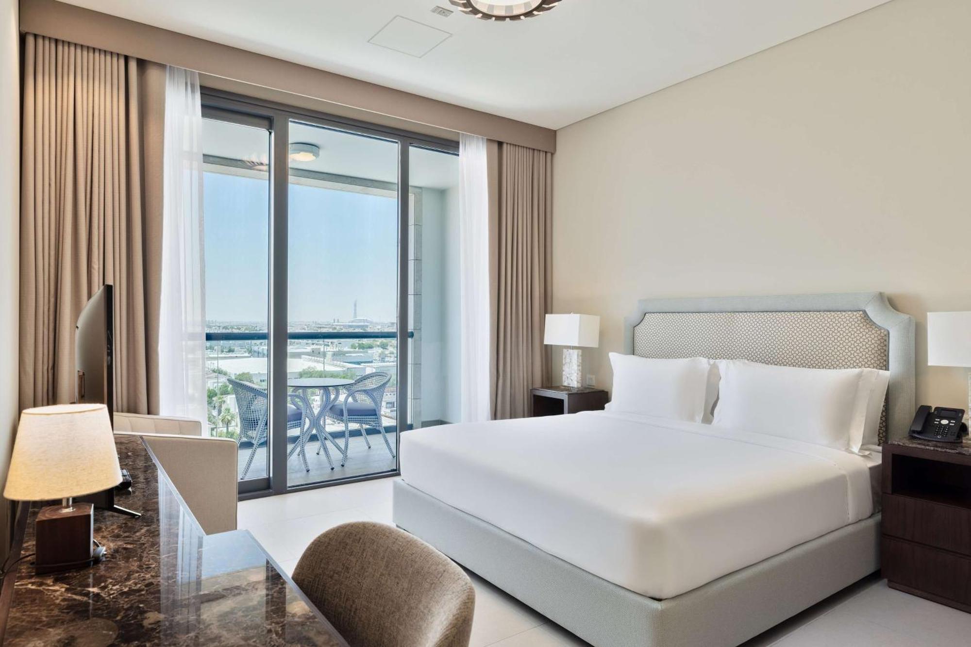 Doubletree By Hilton Doha Downtown Hotel Buitenkant foto A bedroom at the hotel