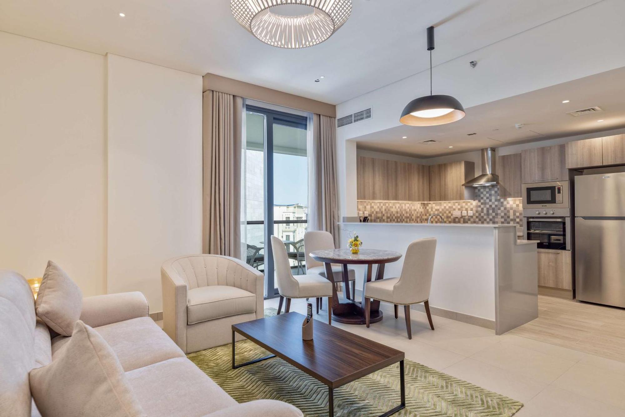 Doubletree By Hilton Doha Downtown Hotel Buitenkant foto A living room in a typical apartment