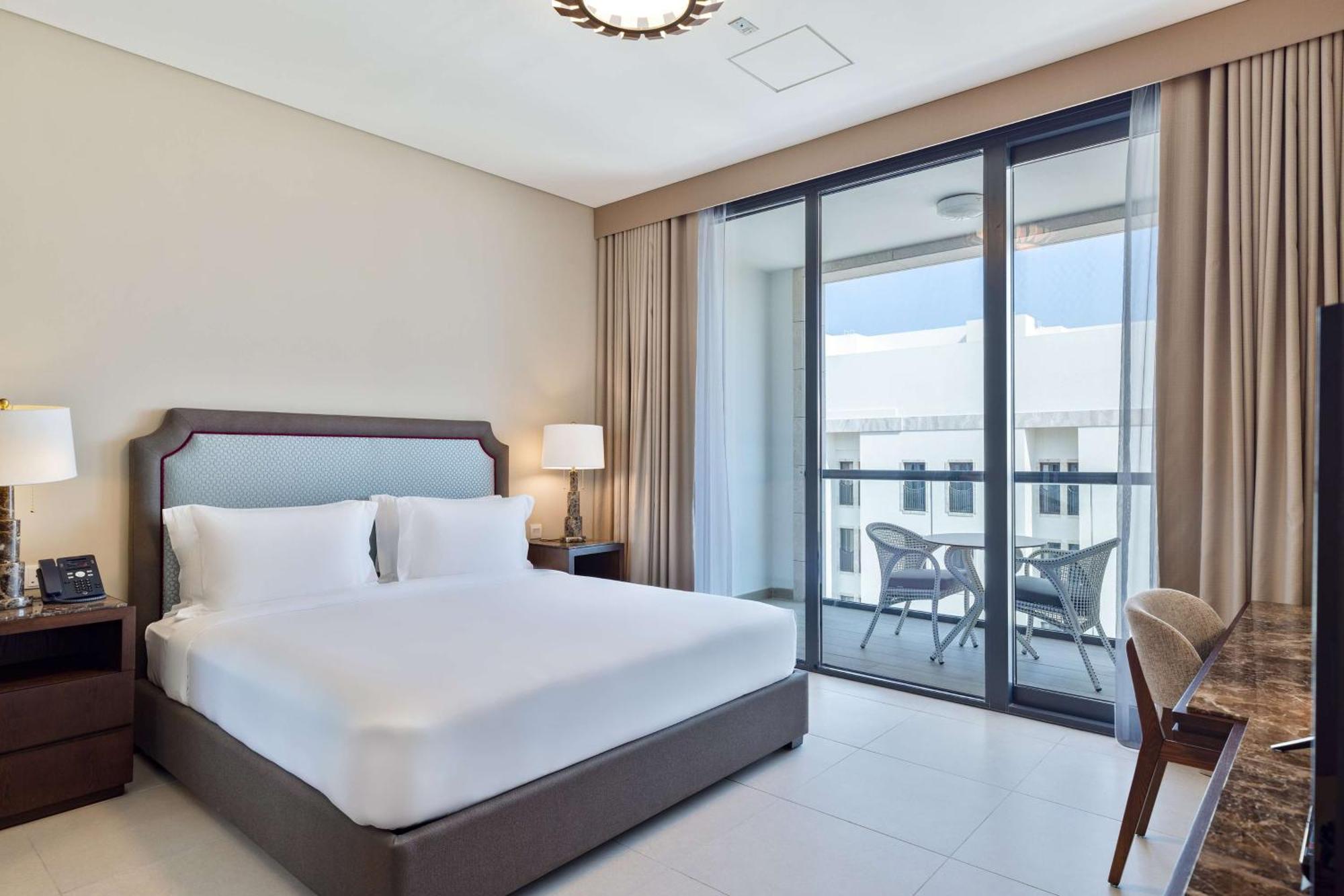 Doubletree By Hilton Doha Downtown Hotel Buitenkant foto A bedroom at the hotel