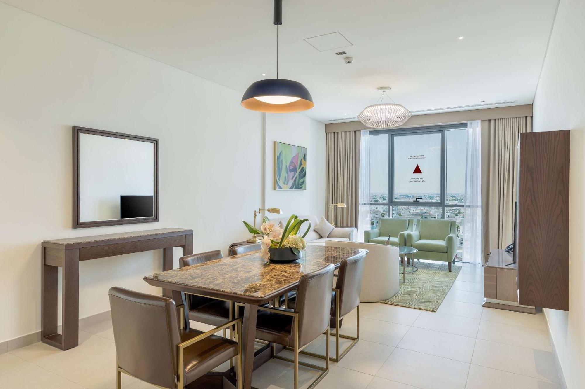 Doubletree By Hilton Doha Downtown Hotel Buitenkant foto A typical apartment interior