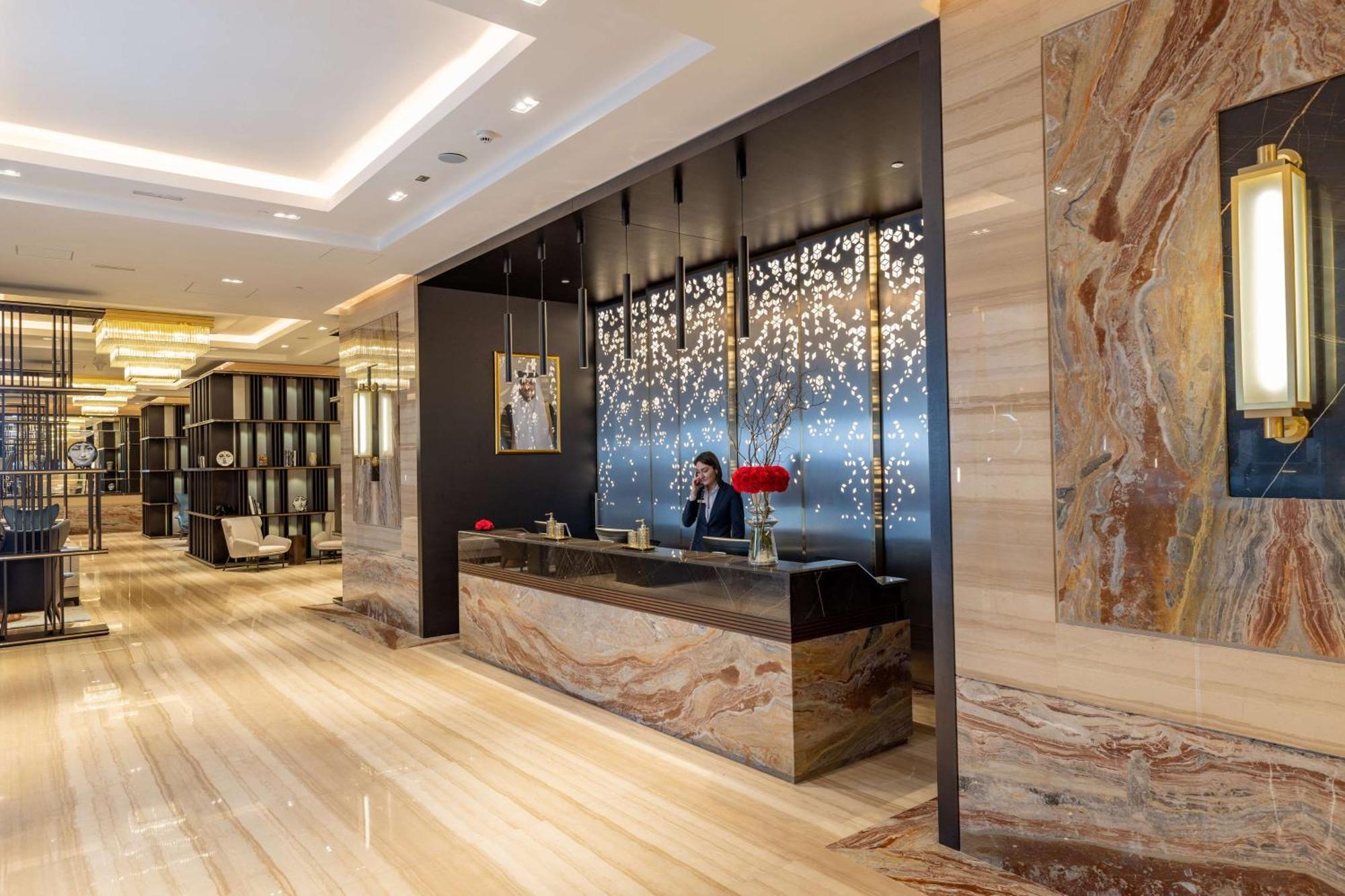 Doubletree By Hilton Doha Downtown Hotel Buitenkant foto Lobby