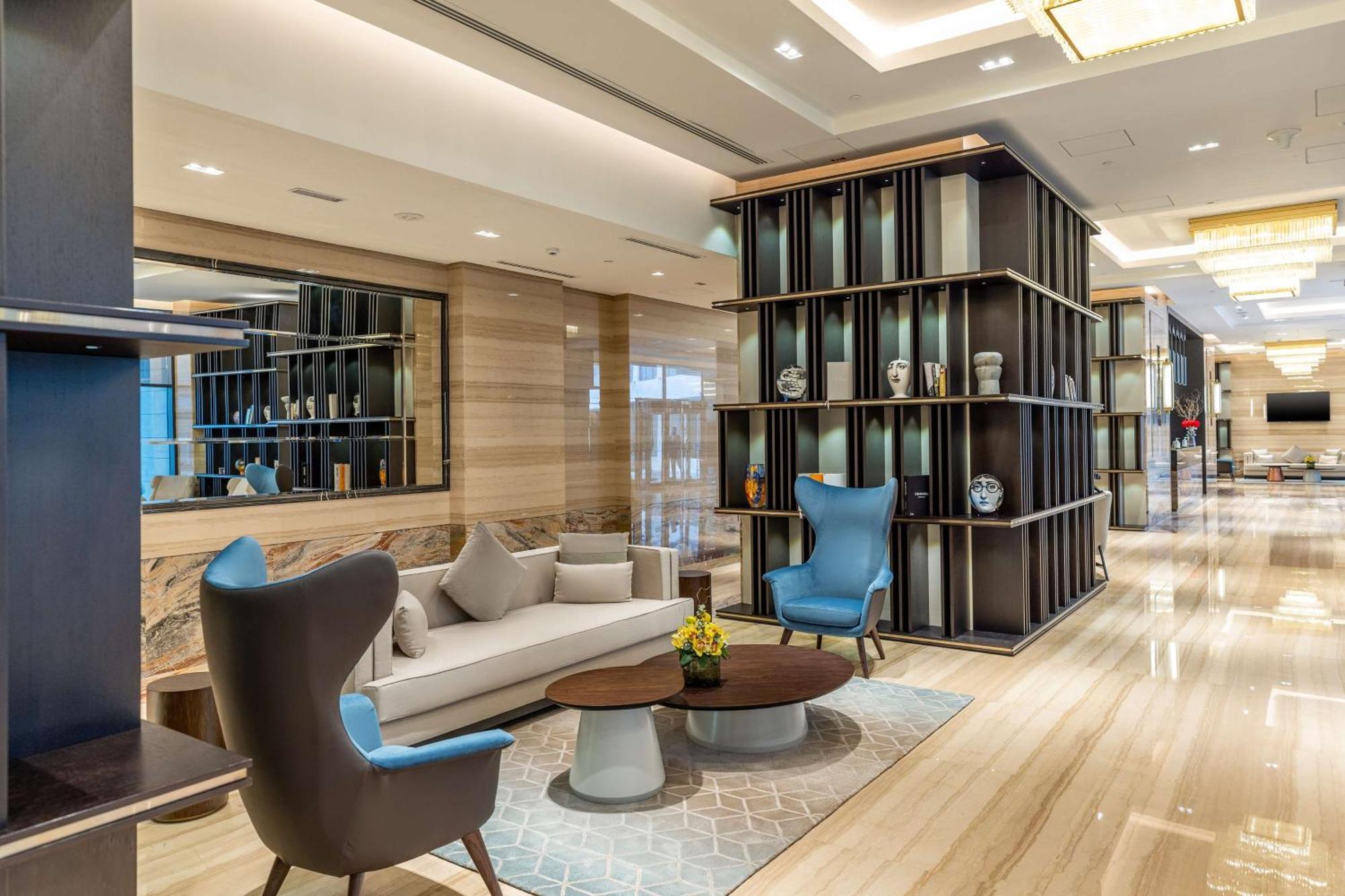 Doubletree By Hilton Doha Downtown Hotel Buitenkant foto Lobby